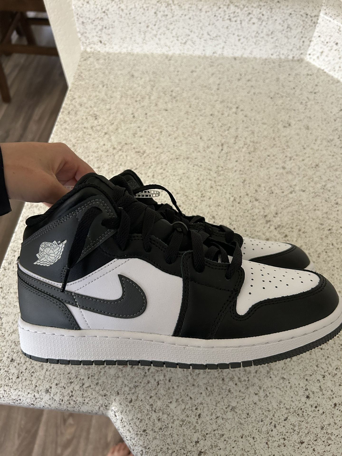 jordan 1s size 8 wmns i accept offers