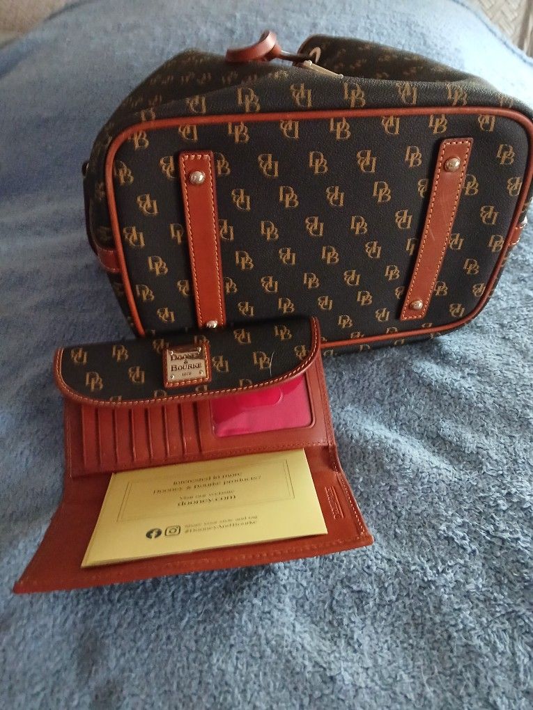 Dooney & Bourke  Purse And Clutch Wallet