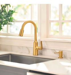 Moen
Edwyn Brushed Gold Single Handle Deck-mount Pull-down Kitchen Faucet with Sprayer (