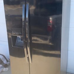 Kenmore Full Size Refrigerator 