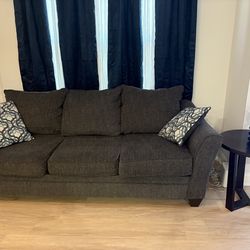 Couch set from rooms to go