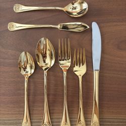 Gold cutlery set