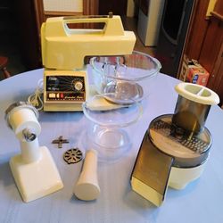 Vintage Oster 1980s regency kitchen center system in great working condition
