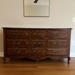Henredon 9 Drawer Antique Dresser