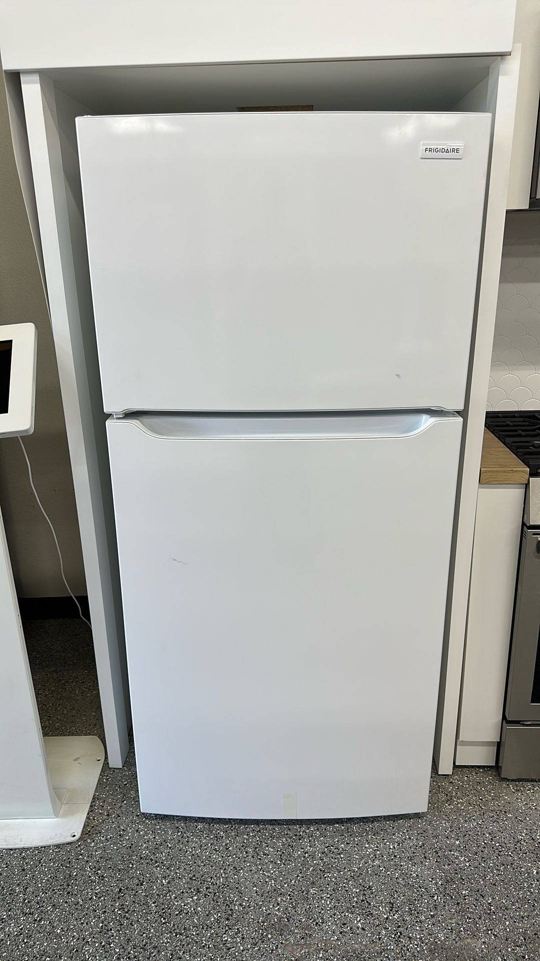 Frigidaire 18 Cubic Refrigerator