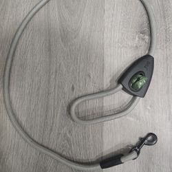 NEW TUG DOG LEASH WITH POOP BAG HOLDER