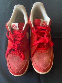 Men’s Nike tennis shoes