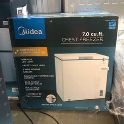 Midea 7.0 Cu Ft Chest Freezer With Safety Child Lock 