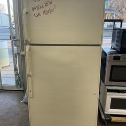 GE 15.6 Refrigerator w/Ice Maker! 64.5" H x 28" W! 30-Day Warranty! Same Day Delivery 🚚 Available! 