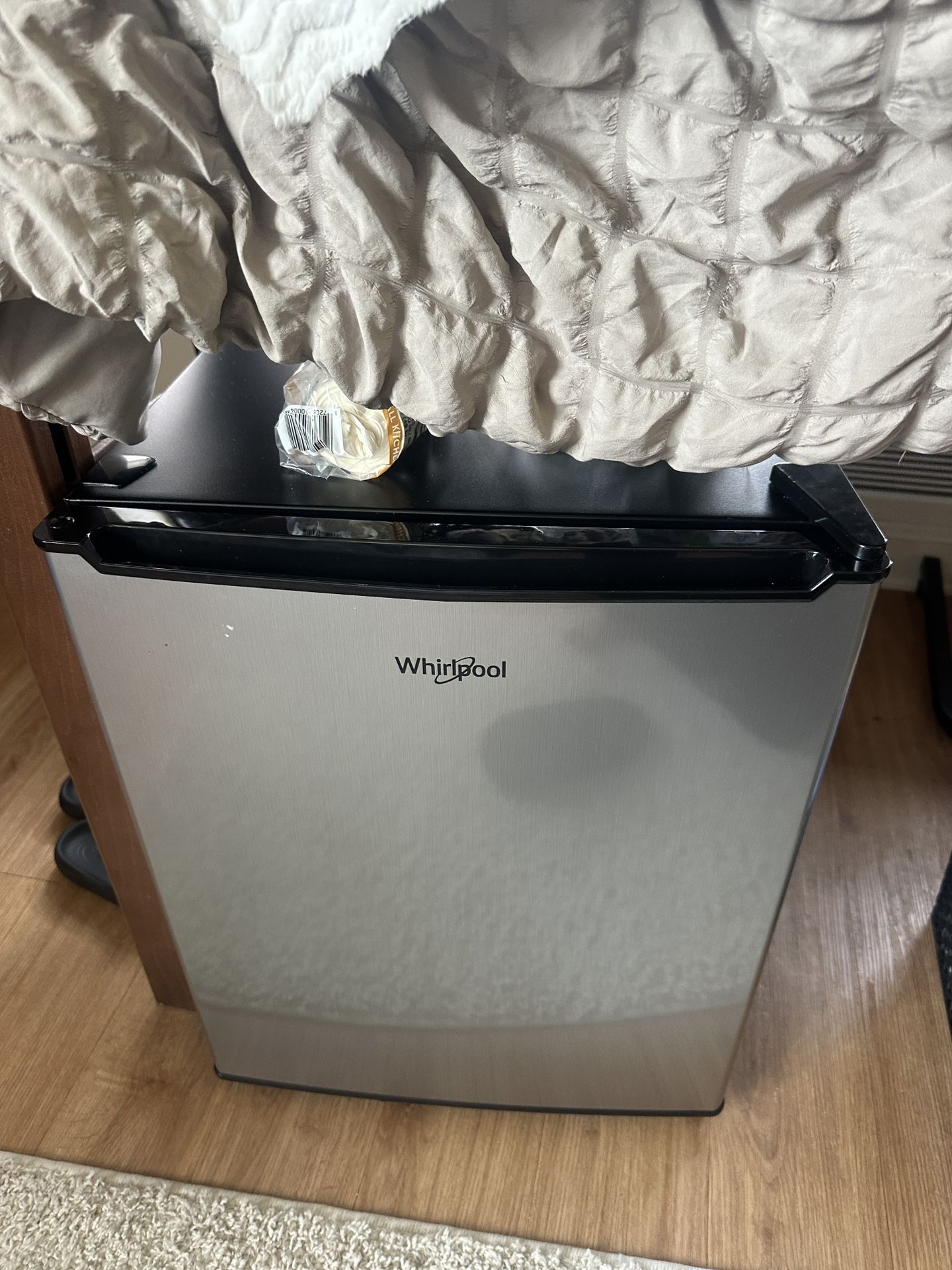 Whirlpool Mini-fridge W/freezer 
