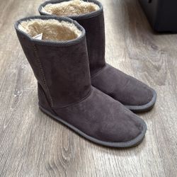 Girls Fur Lined Boots Size 4