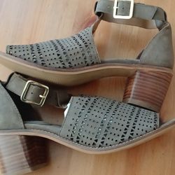 Dress sandals olive heels women's size 9