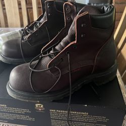 Men red wing Boots