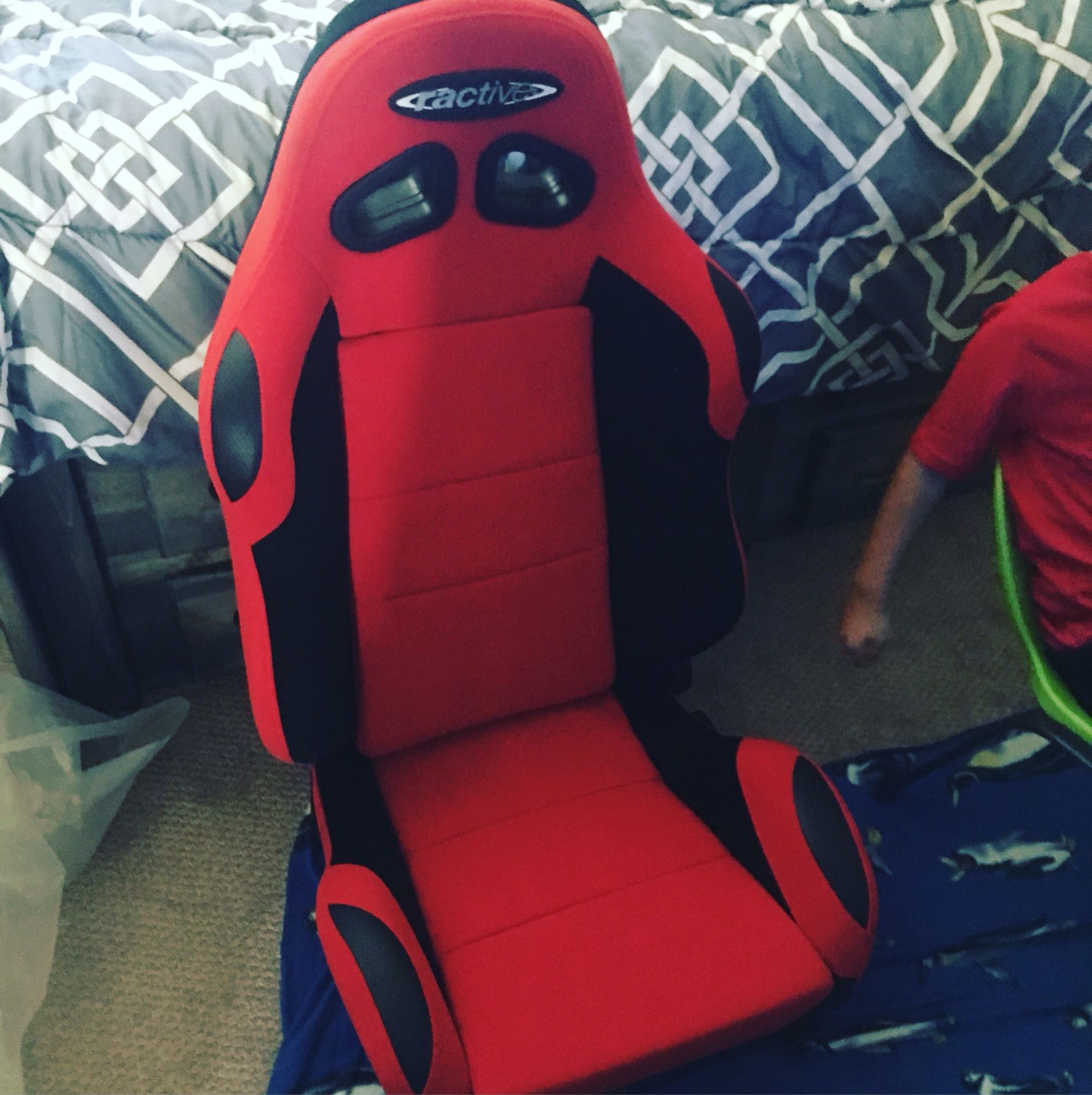 ractive racing seat !! ONLY ONE - Includes rails $200