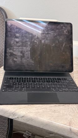 Apple iPad Pro 12.9 3rd Gen 512GB Cellular Unlocked w Keyboard Case