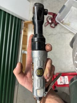 Pneumatic wrench