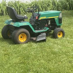 Weed Eater Riding Lawn Mower/ Garden Tractor 