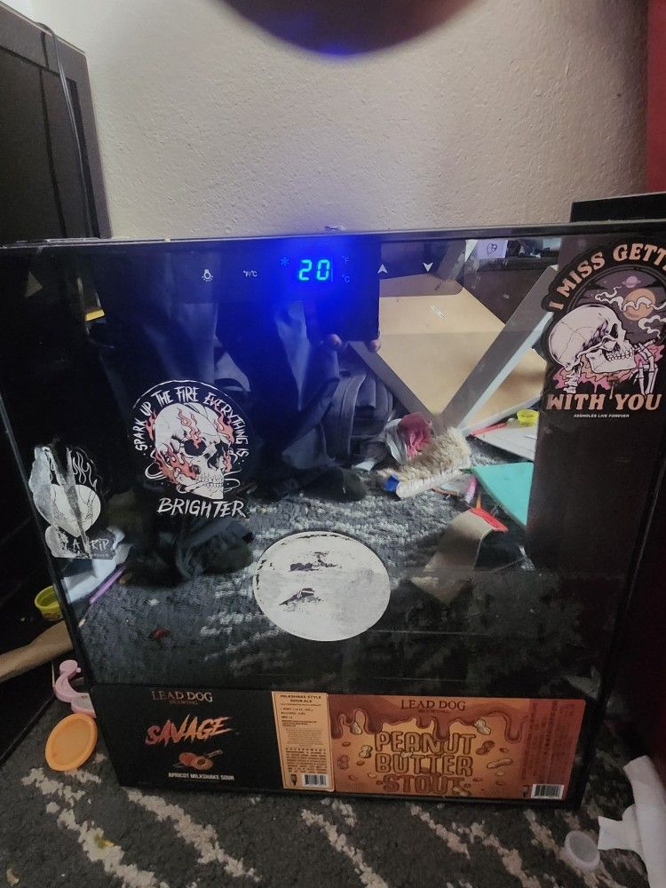 Mini Fridge/beverage Fridge