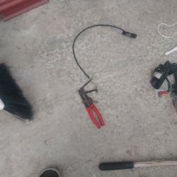 Hose clamp tool self adjusting