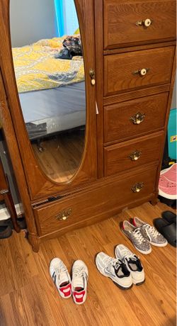 Dresser set