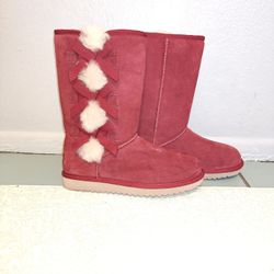 Kookaburra Women's Victoria Shoeet Red Fashion Boot By UGG Size 7