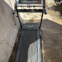 Treadmill FOR SALE ! 