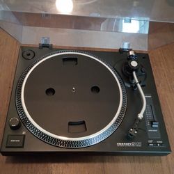 Crosley C100BT Bluetooth Turntable – Works Great (Needs 12V DC Power Cable)