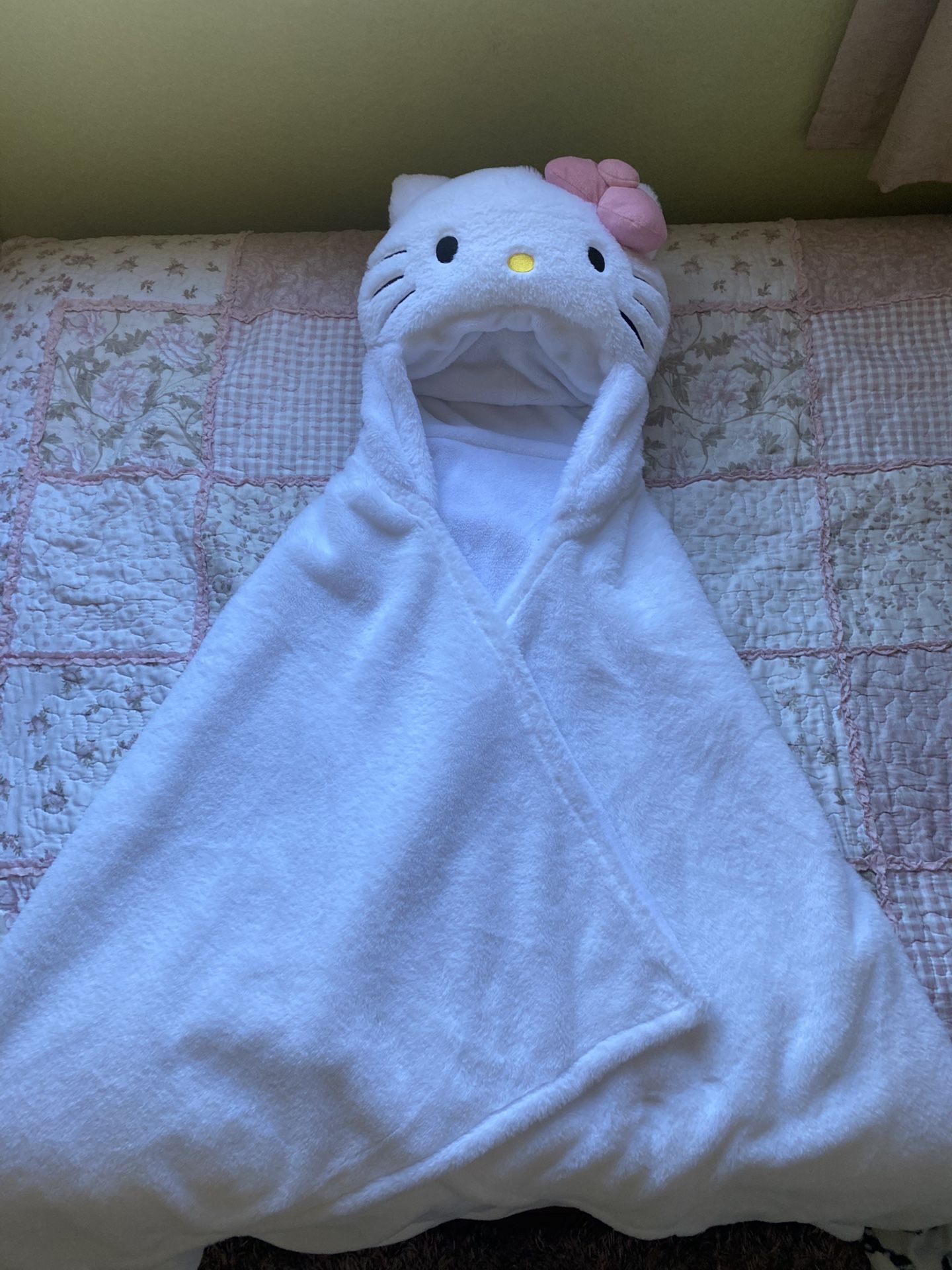 hello kitty hooded blanket