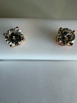 Round Solitaire Stud Earrings Rose Gold