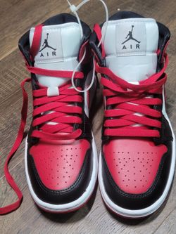 New Jordan 1 Mid Chicago Black Toe