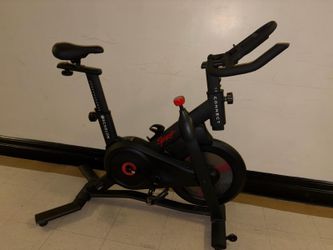 Echelon Connect Sport-S indoor cycling bike. This model offers a connected fitness experience and features specific features. The key features of the 