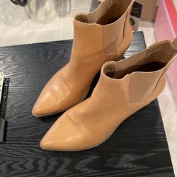 UNIVERSAL THREAD TAN BOOTS
