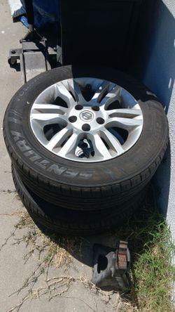 2 215/60/16 OEM Nissan wheels 85% Thread $90