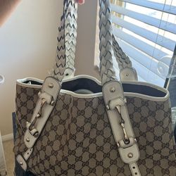 Pelham Shoulder Bag GG Canvas medium