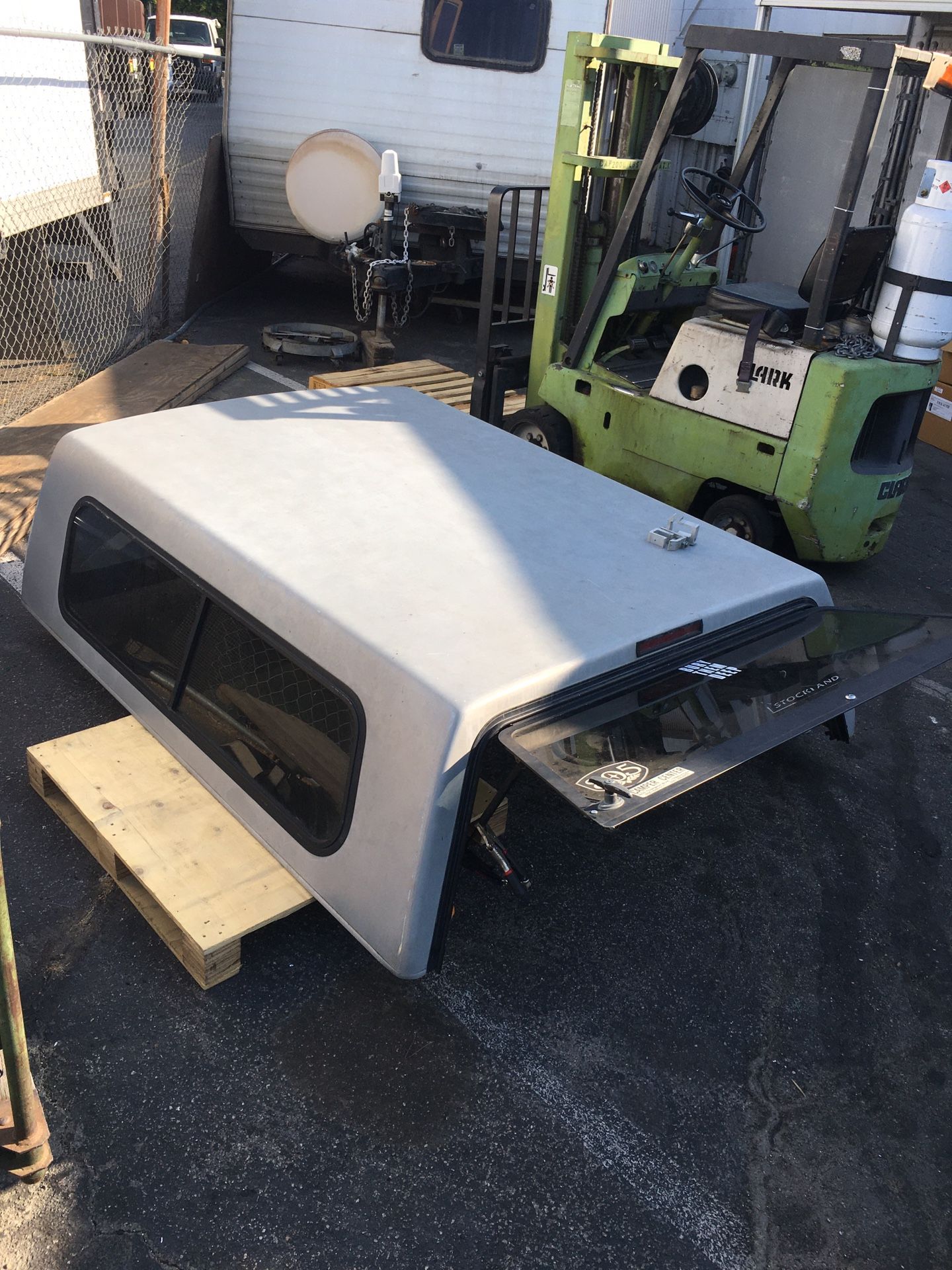 Camper shell