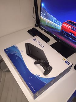 BRAND NEW PLAYSTATION 4 (ps4) $380 OR BEST OFFER