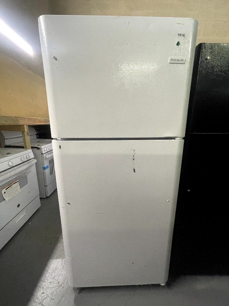 GE 30” top freezer refrigerator white NO HANDLES $350