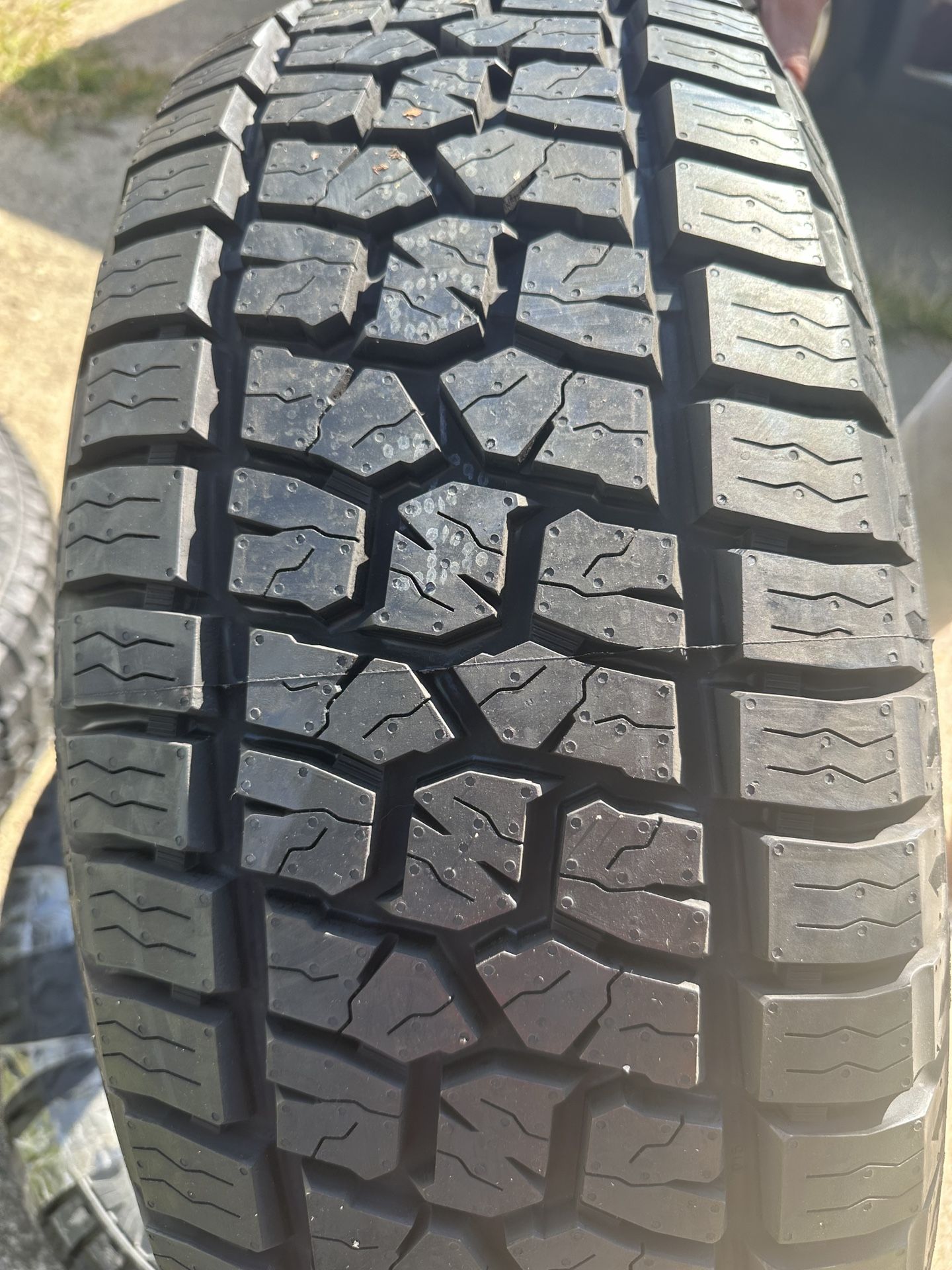 Advanta Atx-850 P285/70R17 117T Tires