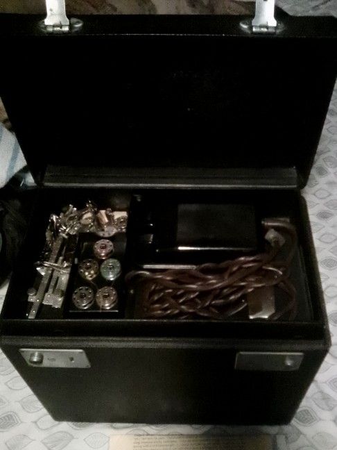 1950s Featherlight Singer Sewing Maxh