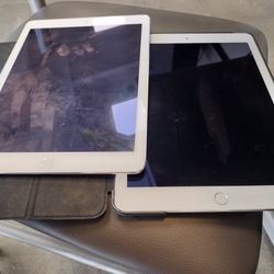 2   IPads Airs 2nd Generation 