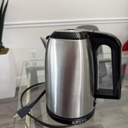  Pretty  ELECTRIC KETTLE! Almost New ( Ask For Price)