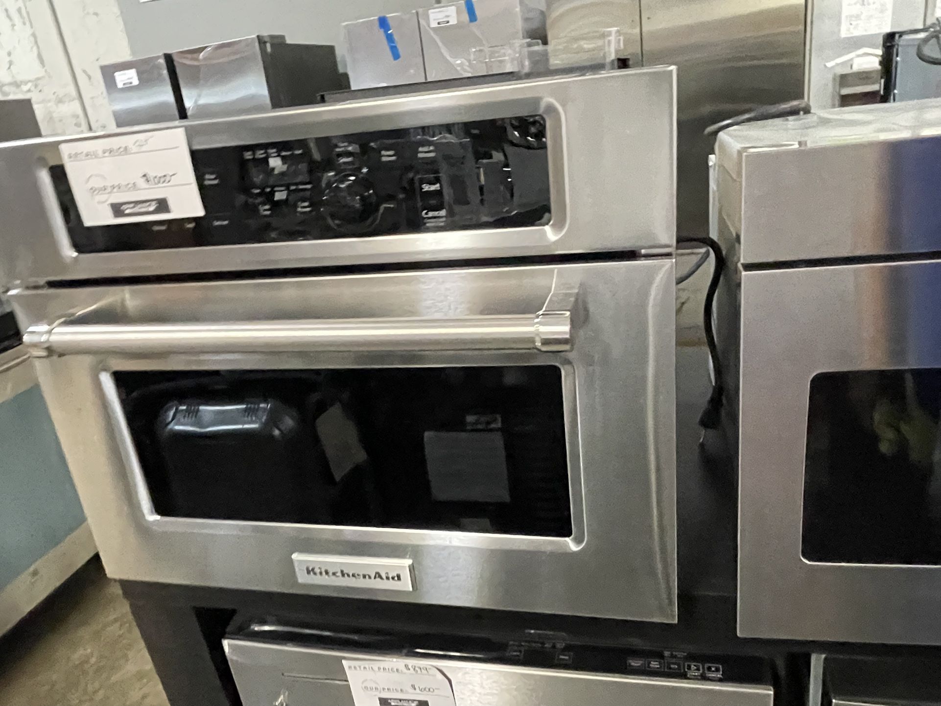 KITCHEN AID 24 INCH WIDE SINGLE WALL OVEN 