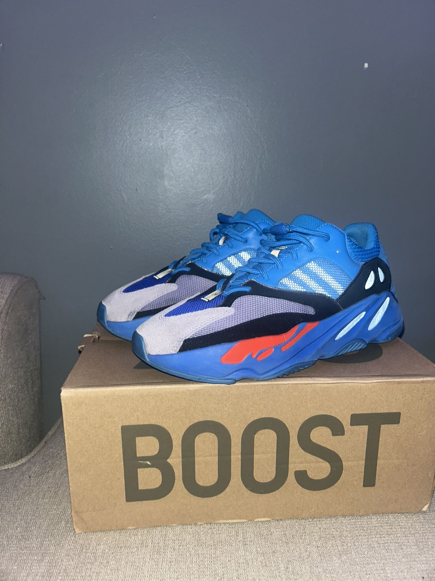 Adidas Yeezy Boost 700