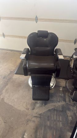 Barber Station Complete (chair,Toolbox ,mirror,mat)