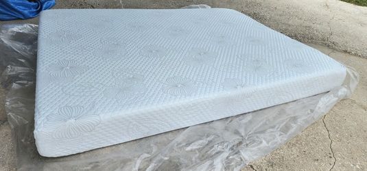 Only Queen Size Mattress Exente Condition Very Clean No Pets No Stain$125