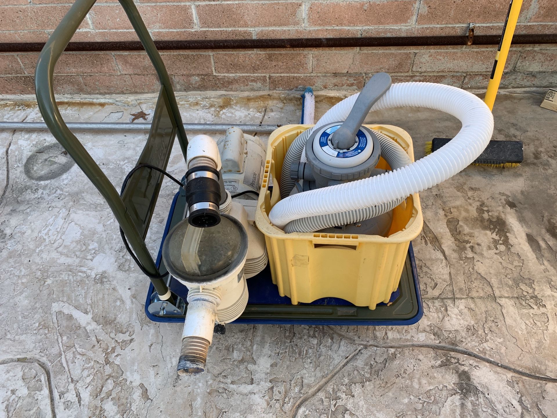 Mobile Pool Pump with Sand Filter Vacuum
