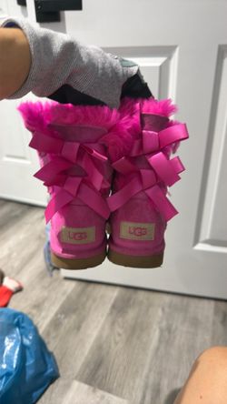 Kids UGGS size 11