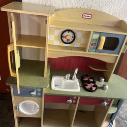 Little Tikes Play Kitchen
