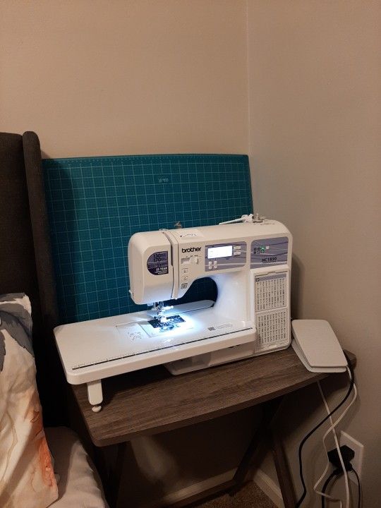 Brother HC 1850 Computerized Sewing (Free Sewing Supplies With Purchase)