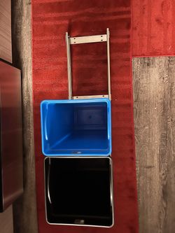 Trashcan/recycle holder